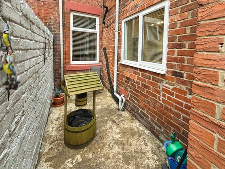 2 bedroom Flat for sale in Oswin Avenue, Forest Hall, Newcastle upon Tyne, NE12