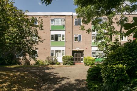 1 bedroom Flat for sale in Bromley Road, Catford, London, SE6