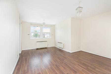 2 bedroom Flat for sale in Sandhurst Road, London, SE6