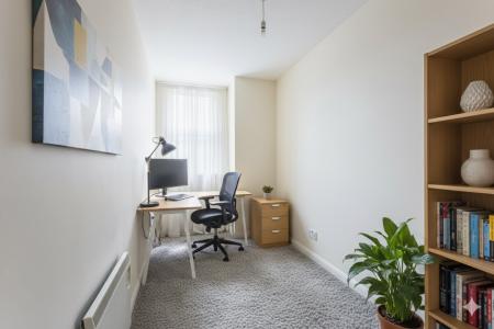 2 bedroom Flat for sale in Sandhurst Road, London, SE6