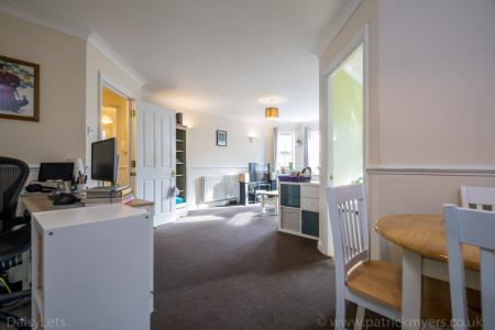 2 bedroom Flat to let in Enversham Court, Pearfield Road, Forest Hill, London, SE23