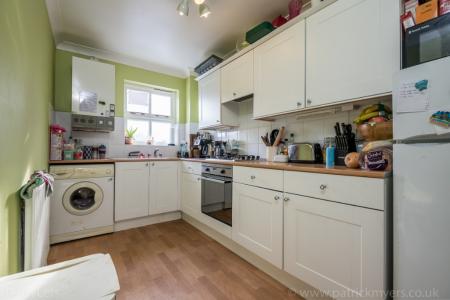 2 bedroom Flat to let in Enversham Court, Pearfield Road, Forest Hill, London, SE23