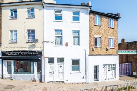 2 bedroom Maisonette to let in Dartmouth Road, London, SE26