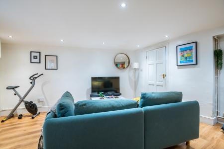 2 bedroom Maisonette to let in Dartmouth Road, London, SE26