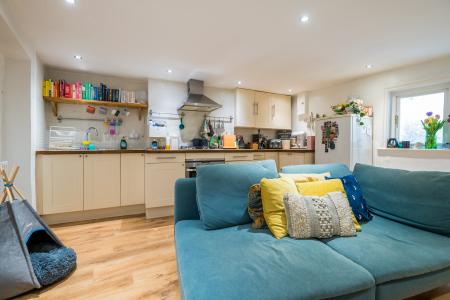 2 bedroom Maisonette to let in Dartmouth Road, London, SE26