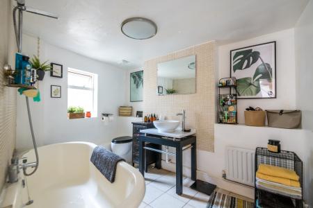2 bedroom Maisonette to let in Dartmouth Road, London, SE26