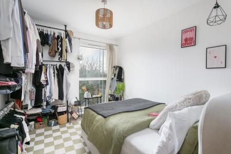 2 bedroom Flat to let in Highwood Close, East Dulwich, London, SE22