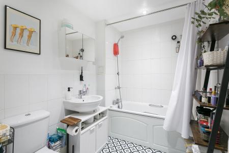 2 bedroom Flat to let in Highwood Close, East Dulwich, London, SE22