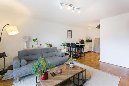 2 bedroom Flat to let in Highwood Close, East Dulwich, London, SE22