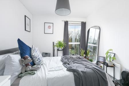 2 bedroom Flat to let in Highwood Close, East Dulwich, London, SE22