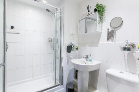 2 bedroom Flat to let in Highwood Close, East Dulwich, London, SE22