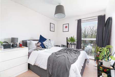 2 bedroom Flat to let in Highwood Close, East Dulwich, London, SE22
