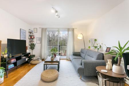 2 bedroom Flat to let in Highwood Close, East Dulwich, London, SE22