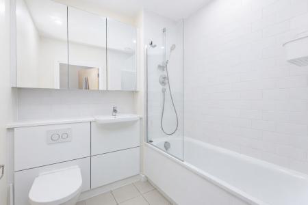 2 bedroom Flat for sale in Station Road, Sidcup, London, DA15