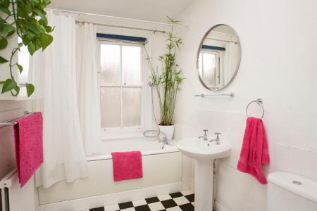 2 bedroom Terraced House to let in Woodcote Place, West Norwood, London, SE27