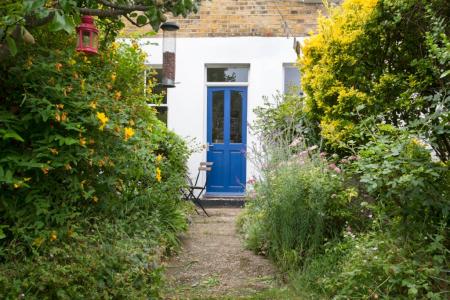 2 bedroom Terraced House to let in Woodcote Place, West Norwood, London, SE27