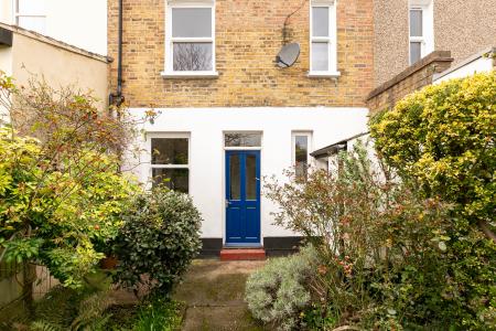 2 bedroom Terraced House to let in Woodcote Place, West Norwood, London, SE27