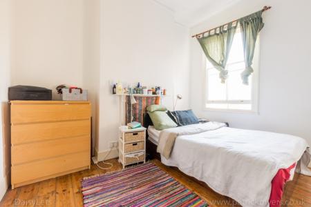 2 bedroom Flat to let in Helix Road, Brixton, London, SW2
