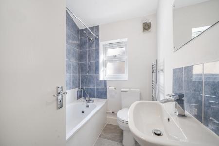 2 bedroom Flat to let in Underhill Road, East Dulwich, London, SE22