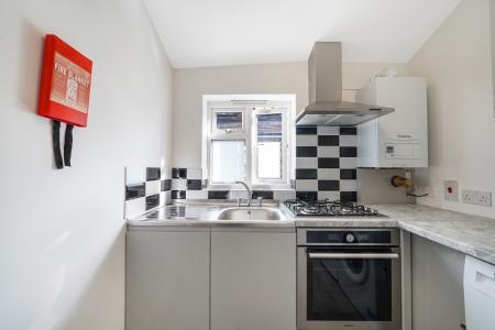 2 bedroom Flat to let in Underhill Road, East Dulwich, London, SE22