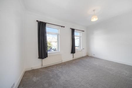 2 bedroom Flat to let in Underhill Road, East Dulwich, London, SE22