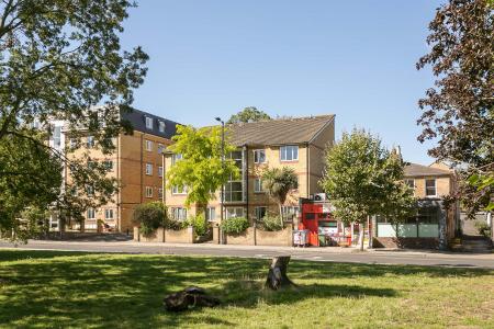 2 bedroom Flat for sale in Peckham Rye, Peckham, London, SE15