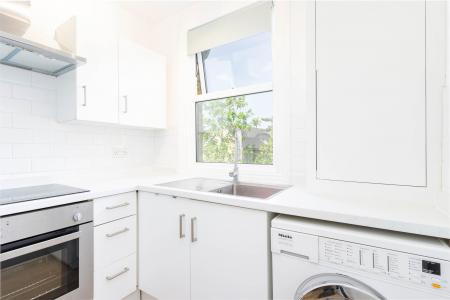 1 bedroom Flat to let in Mount Adon Park, East Dulwich, London, SE22