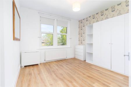 1 bedroom Flat to let in Mount Adon Park, East Dulwich, London, SE22