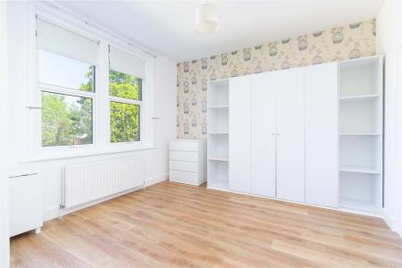 1 bedroom Flat to let in Mount Adon Park, East Dulwich, London, SE22
