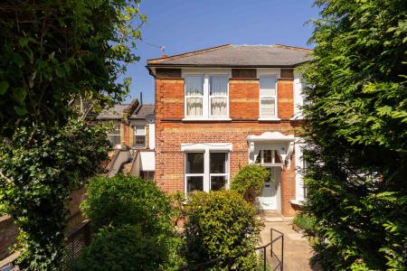 1 bedroom Flat to let in Mount Adon Park, East Dulwich, London, SE22