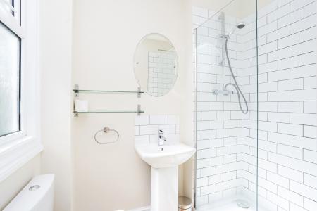 1 bedroom Flat to let in Mount Adon Park, East Dulwich, London, SE22