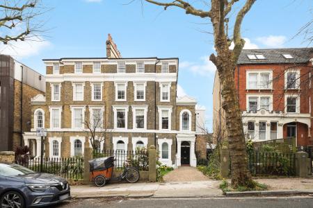 2 bedroom Flat to let in Grove Park, Camberwell, London, SE5