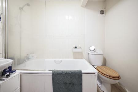 2 bedroom Flat to let in Grove Park, Camberwell, London, SE5