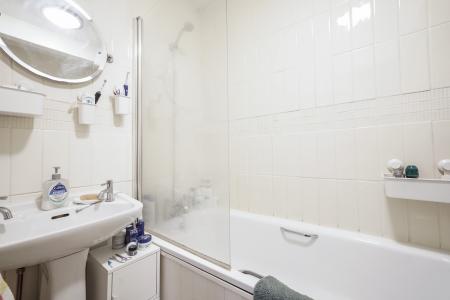 2 bedroom Flat to let in Grove Park, Camberwell, London, SE5