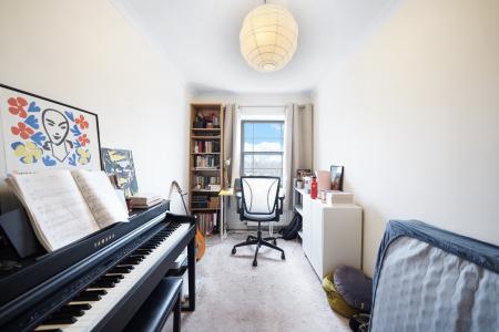 2 bedroom Flat to let in Grove Park, Camberwell, London, SE5