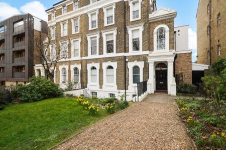 2 bedroom Flat to let in Grove Park, Camberwell, London, SE5