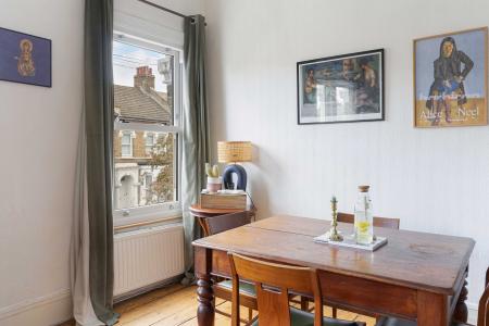 2 bedroom Flat to let in Gowlett Road, East Dulwich, London, SE15