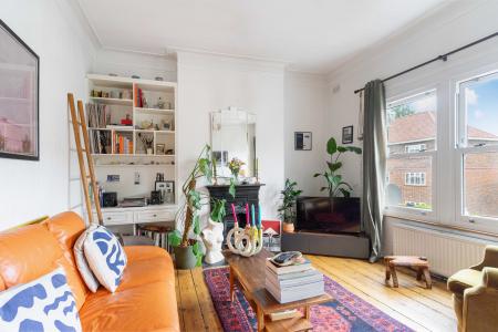 2 bedroom Flat to let in Gowlett Road, East Dulwich, London, SE15
