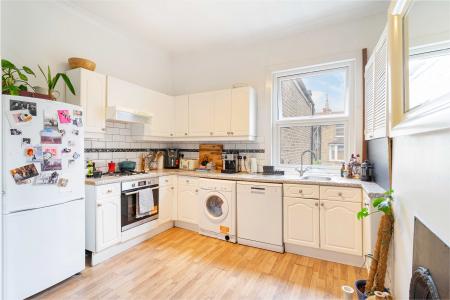 2 bedroom Flat to let in Gowlett Road, East Dulwich, London, SE15