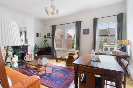 2 bedroom Flat to let in Gowlett Road, East Dulwich, London, SE15