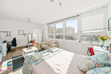 1 bedroom Studio flat to let in Meeting House Lane, Peckham, London, SE15