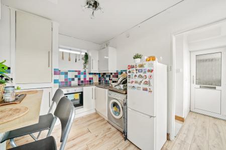 1 bedroom Studio flat to let in Meeting House Lane, Peckham, London, SE15