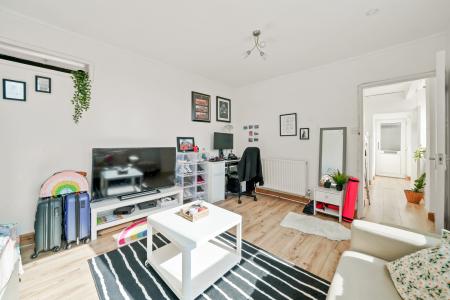 1 bedroom Studio flat to let in Meeting House Lane, Peckham, London, SE15