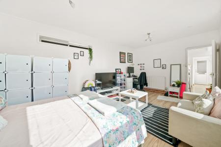 1 bedroom Studio flat to let in Meeting House Lane, Peckham, London, SE15