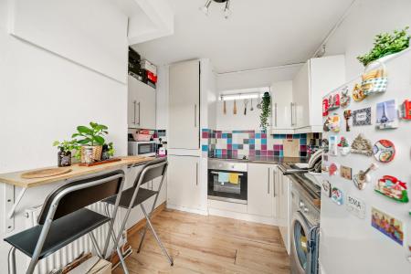 1 bedroom Studio flat to let in Meeting House Lane, Peckham, London, SE15