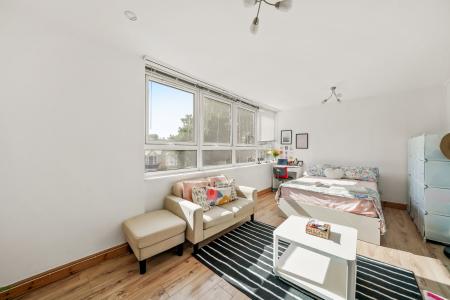 1 bedroom Studio flat to let in Meeting House Lane, Peckham, London, SE15