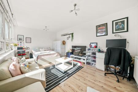 1 bedroom Studio flat to let in Meeting House Lane, Peckham, London, SE15