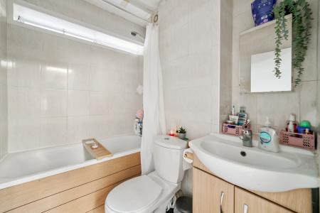 1 bedroom Studio flat to let in Meeting House Lane, Peckham, London, SE15