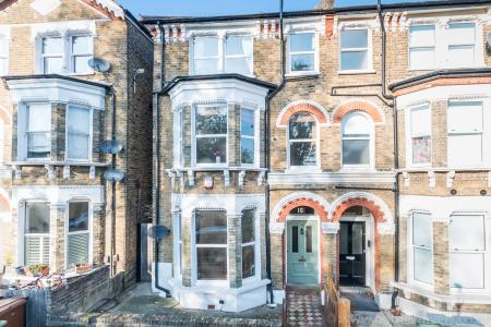 1 bedroom Flat to let in The Gardens, East Dulwich, London, SE22