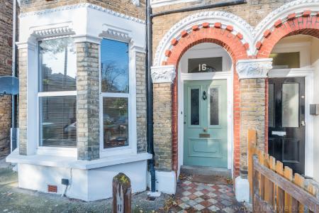 1 bedroom Flat to let in The Gardens, East Dulwich, London, SE22
